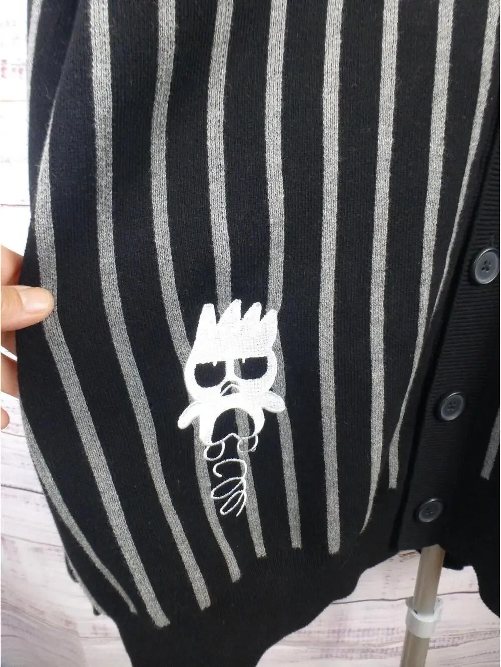 Forever 21 Men's Badtz-Maru Striped Cardigan Sweater Hello Kitty XL NWT J4A - Picture 5 of 14